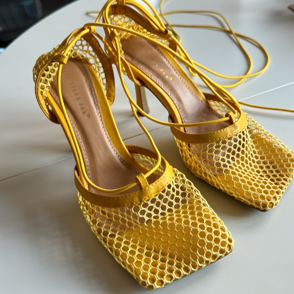 Lace-Up Mesh Sandals, Yellow color, size 6,5